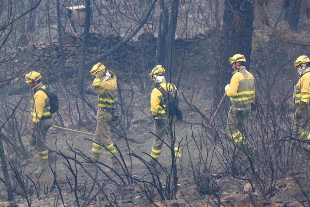 El incendio de Monsagro, en Salamanca, continúa activo