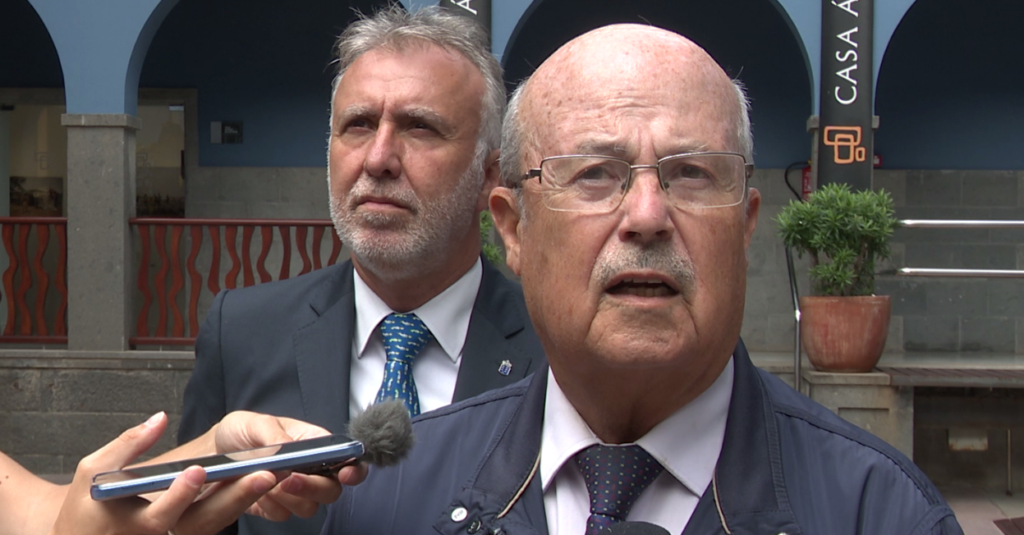 Torres reconoce el "magnífico trabajo" de José Segura en Casa África, que continuará dirigiendo