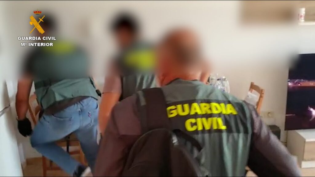 Dos jóvenes estafan un millón de euros haciéndose pasar por inversores bursátiles 