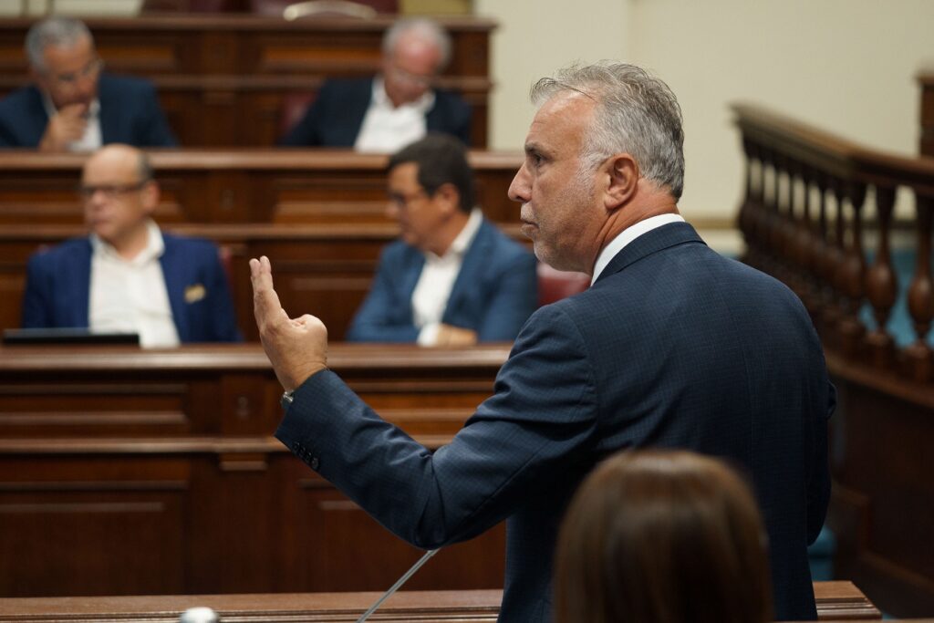 Torres en pleno Parlamento