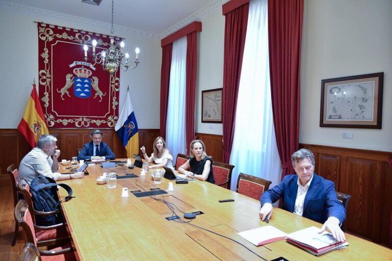 El Parlamento pide a NC que no envíe fondos al partido desde el grupo parlamentario