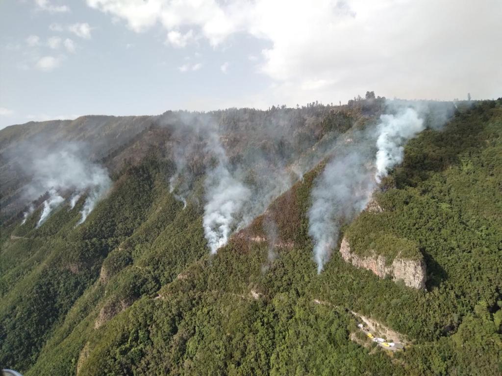 El incendio de Tenerife sigue estabilizado pero aún no está controlado