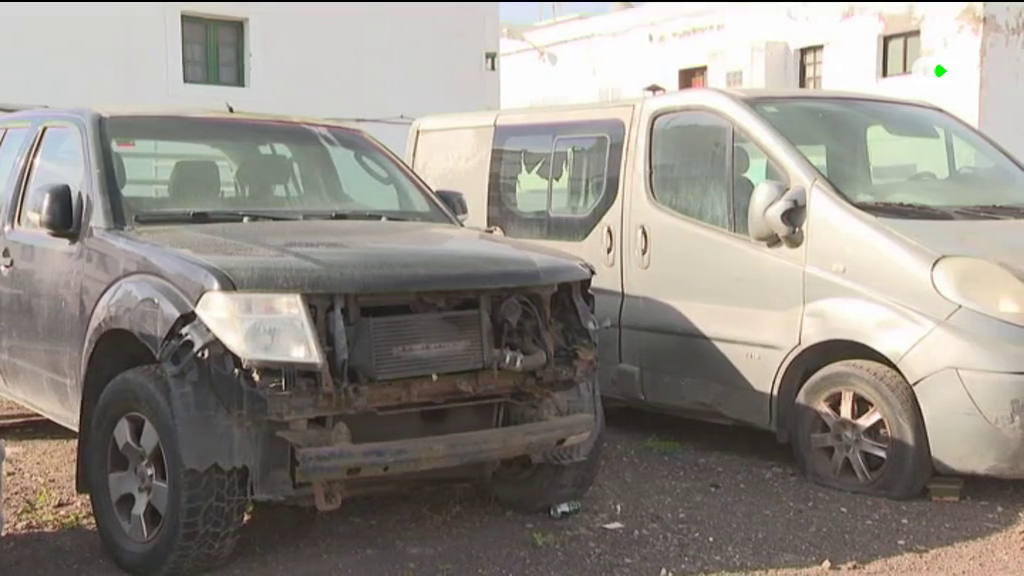 Arona envía al desguace más de 200 vehículos abandonados en un año, liberando aparcamientos y espacios públicos