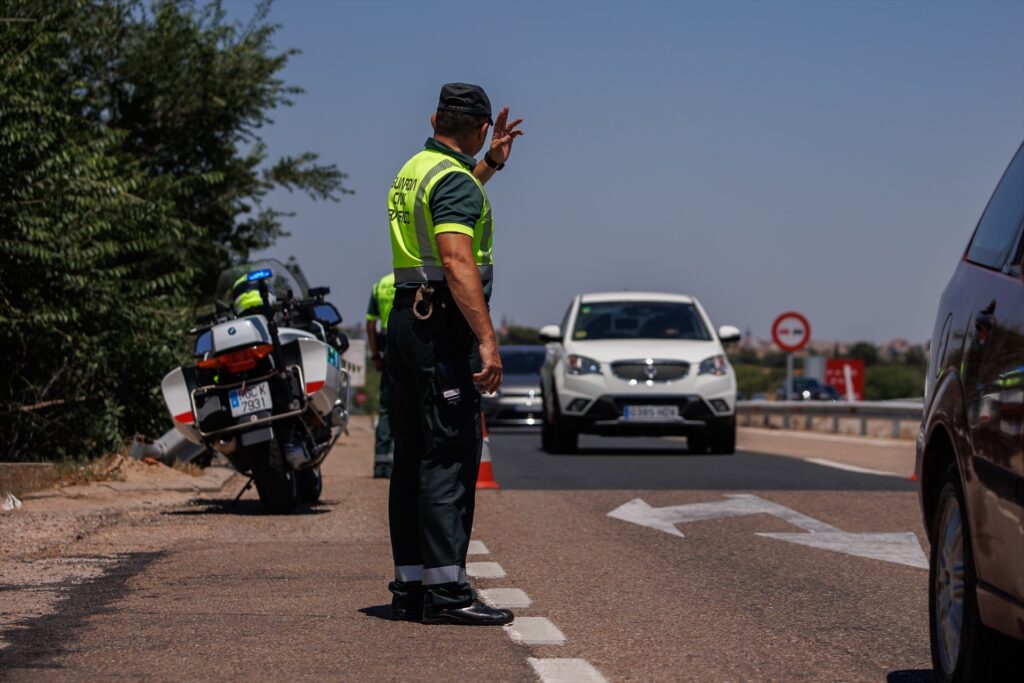 La Guardia Civil investiga a 92 personas por falsificación de documentos de tráfico