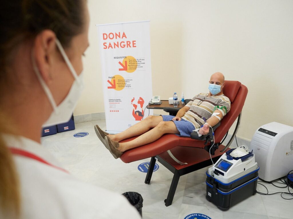 Un punto de donación de sangre en el Parlamento para la «peor época del año»