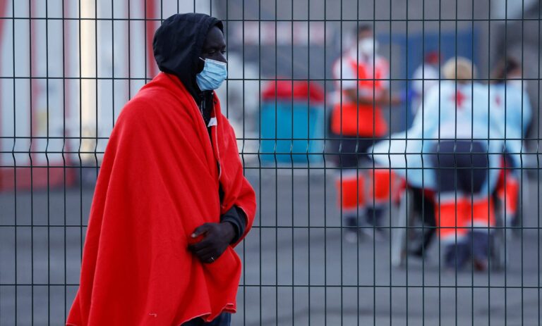 Salvamento Marítimo auxilia dos pateras cerca de Lanzarote
