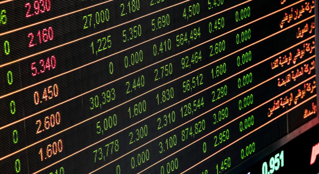 La Bolsa española cae un 0,32 % en la apertura, pero mantiene los 8.400 puntos