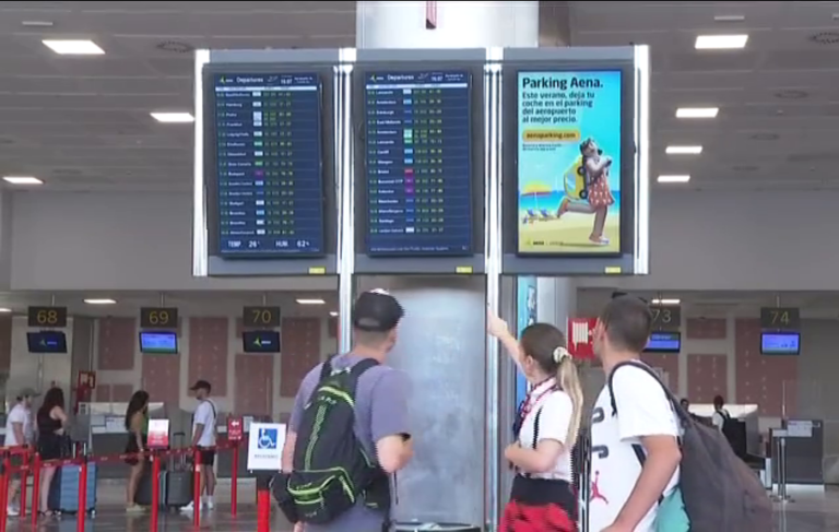 Puertos y aeropuertos de las islas afrontan la última operación salida del verano