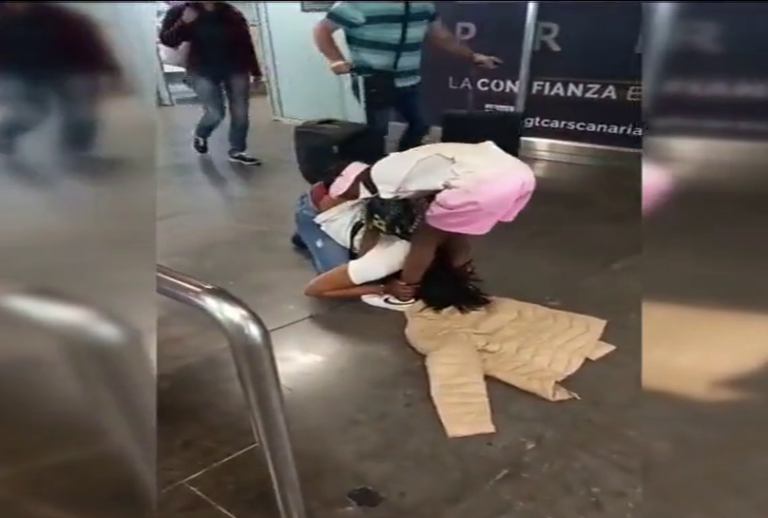 Madre e hija se reencuentran tras un año separadas por el mar