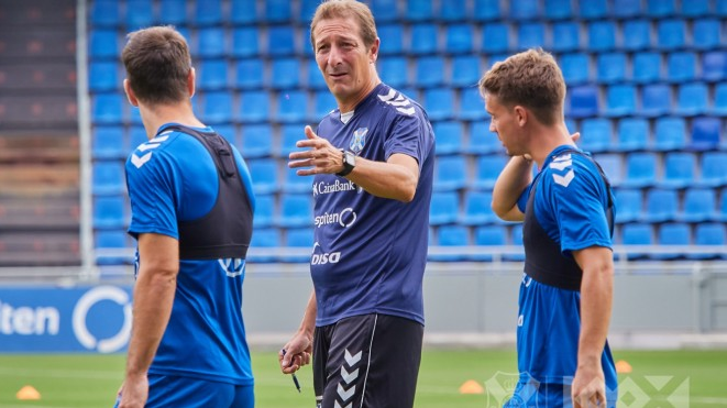 Tenerife y Racing, en busca de la primera victoria