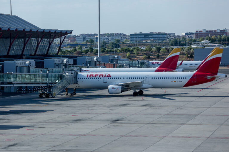 Cancelados dos vuelos a Gran Canaria en el octavo día de huelga de Iberia Express