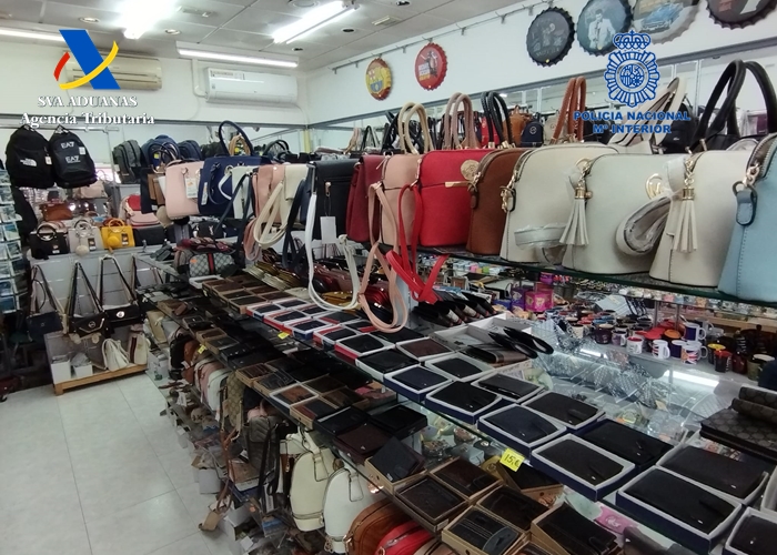 Incautan más de cinco toneladas de productos falsificados a una red de distribución y venta en Canarias