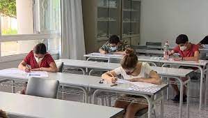 Los sindicatos confían en que Educación aumente las plantillas de profesores y baje el número de alumnos por aulas