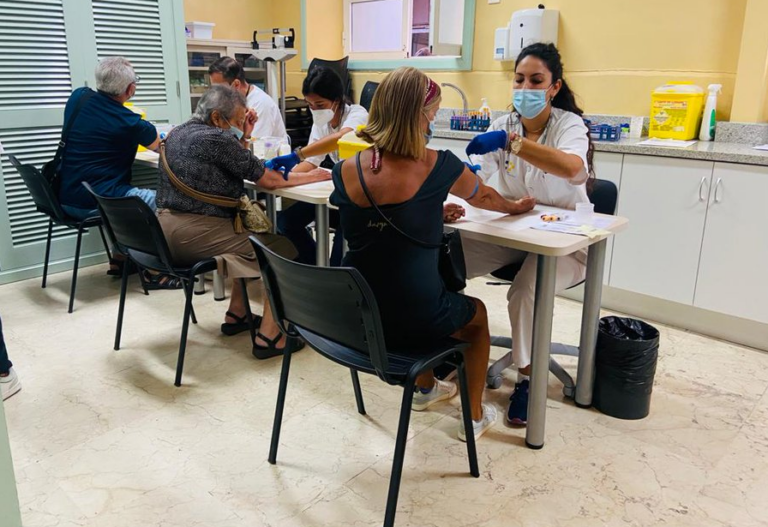 El personal de enfermería en Canarias tiene que vivir pendiente de una llamada