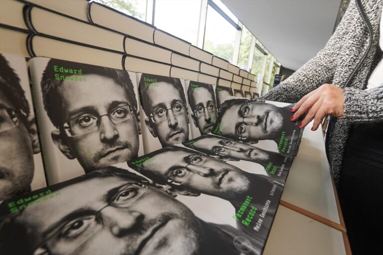 Putin concede la residencia rusa al exanalista Edward Snowden