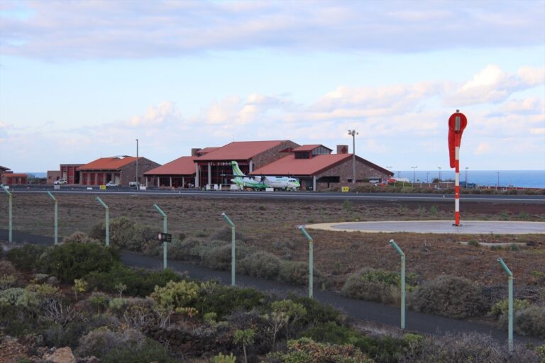 El aeropuerto de El Hierro, el mejor de Europa de menos de 2 millones de pasajeros
