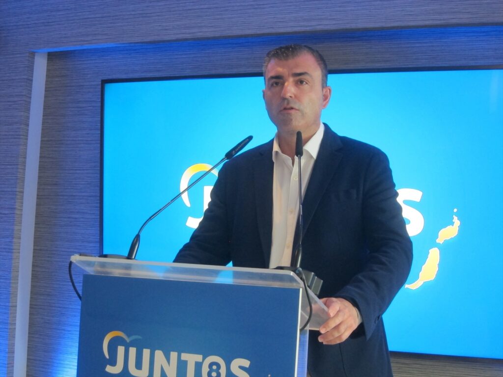 Domínguez insiste a Torres en una bajada del IGIC del 7% al 5%