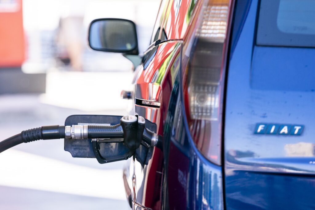 El precio de la gasolina sube por primera vez desde que comenzó el verano