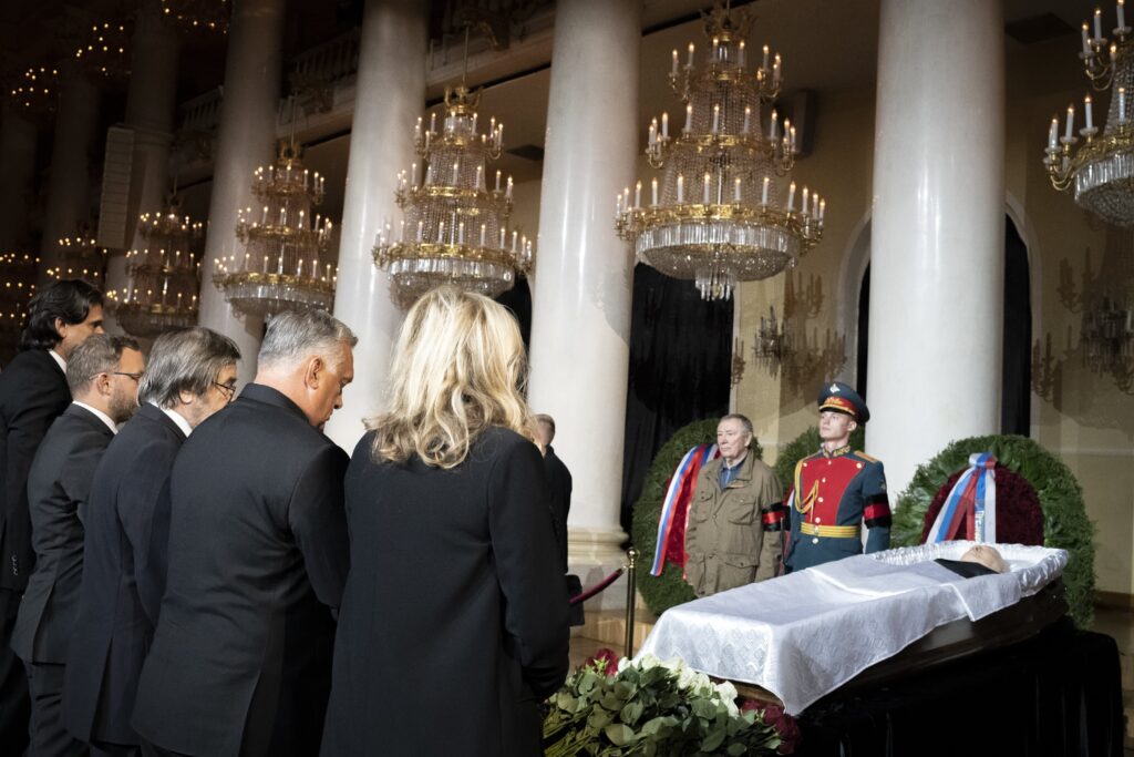 Cientos de personas despiden a Mijail Gorbachov en un funeral sin Putin ni homenajes de Estado