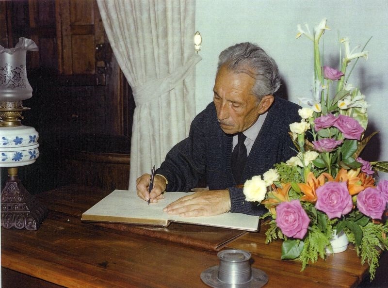 La Biblioteca Insular de Gran Canaria acoge una exposición sobre la cosmogonía de Leandro Perdomo
