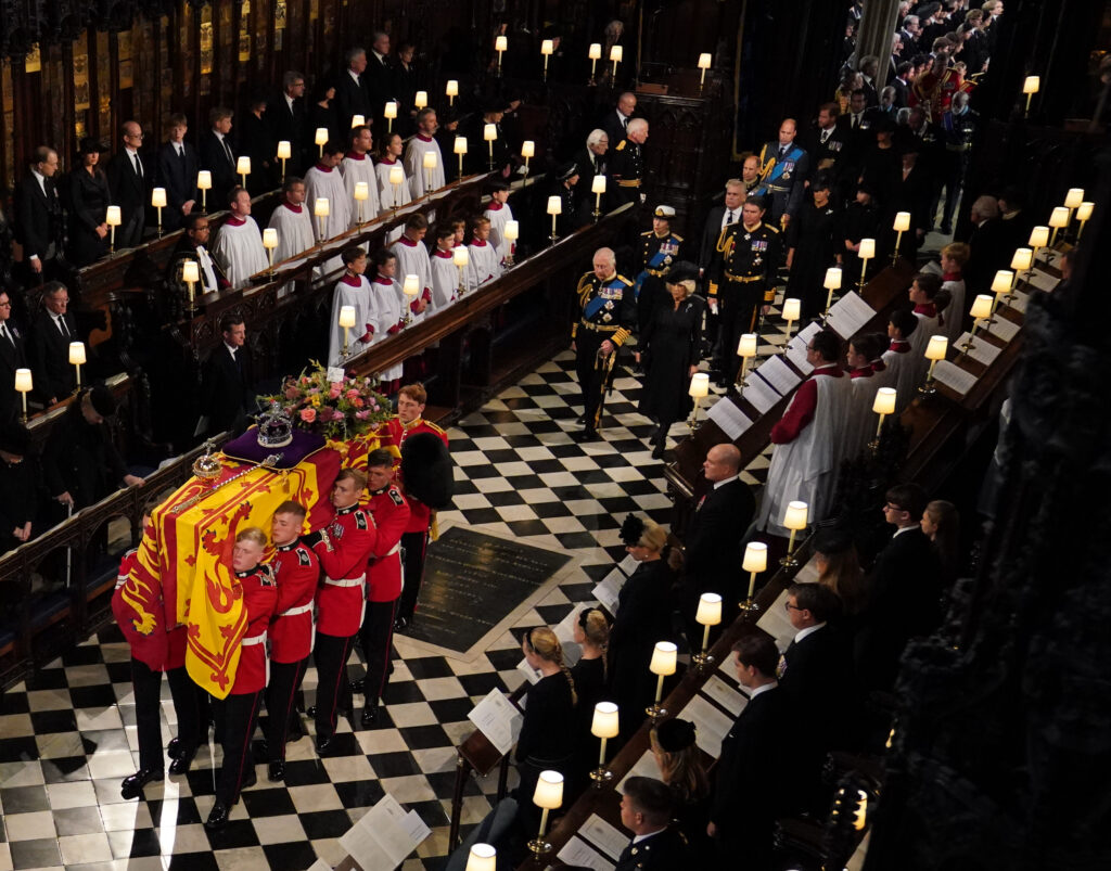 La capilla de Windsor acoge el último homenaje público a la reina