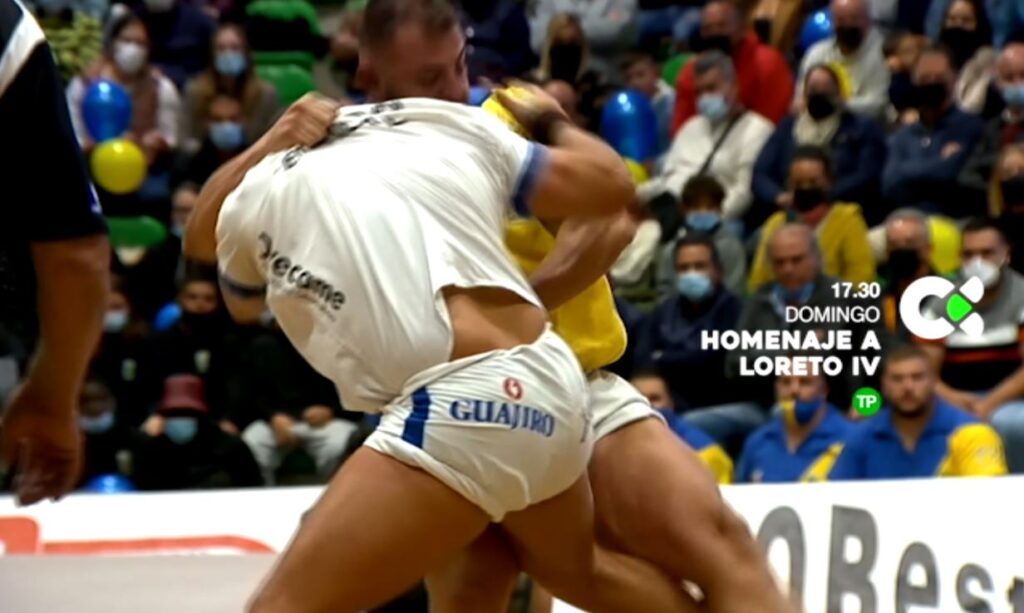 Vela latina y luchada en honor a Loreto IV