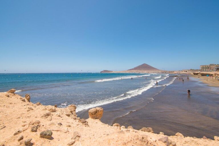 Localizan a una persona fallecida flotando en el mar en la playa El Cabezo, en Tenerife