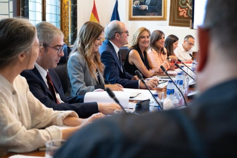 El Defensor del Pueblo reúne por segunda vez a la comisión que investiga abusos en la Iglesia