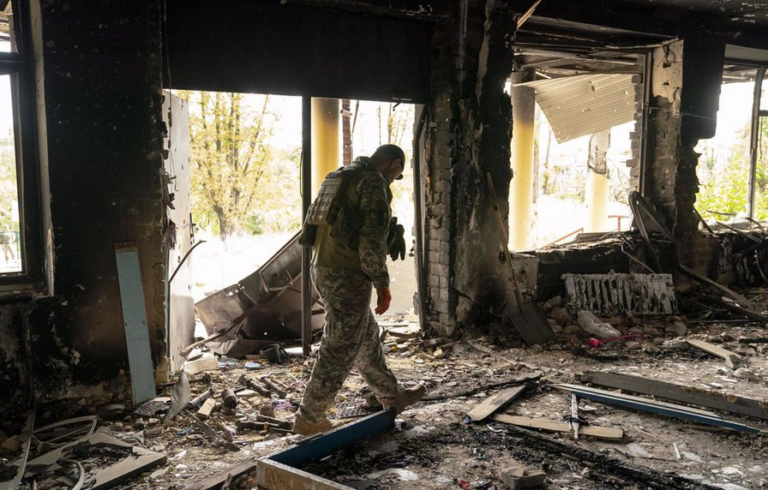 Ucrania dice que las tropas rusas se centran en la defensa en Donetsk y Zaporiyia