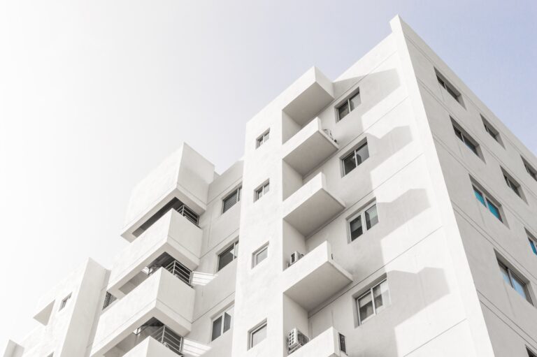 El Gobierno pondrá en alquiler 50.000 casas de Sareb, 15.000 aún sin construir