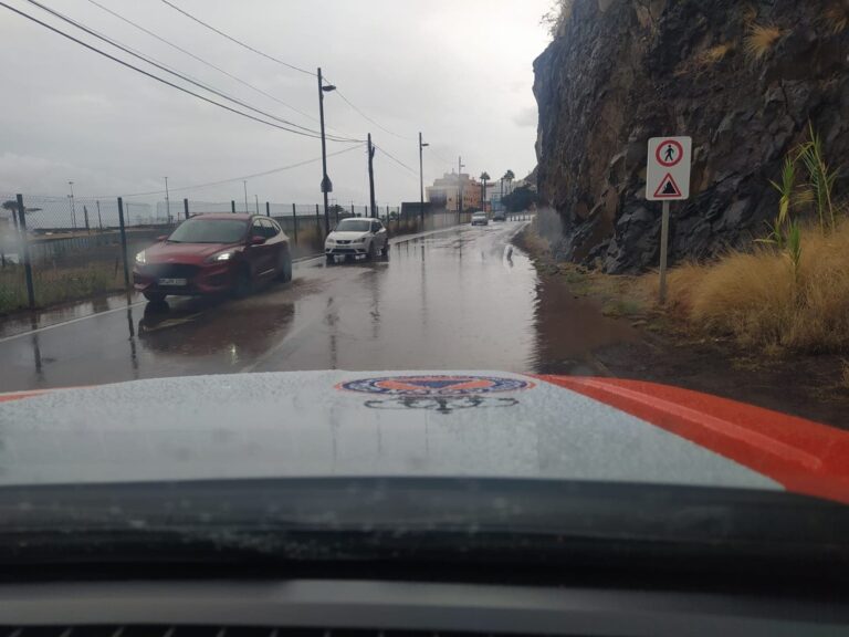 La Aemet eleva a rojo los avisos por lluvias en Gran Canaria, El Hierro y La Palma para este domingo