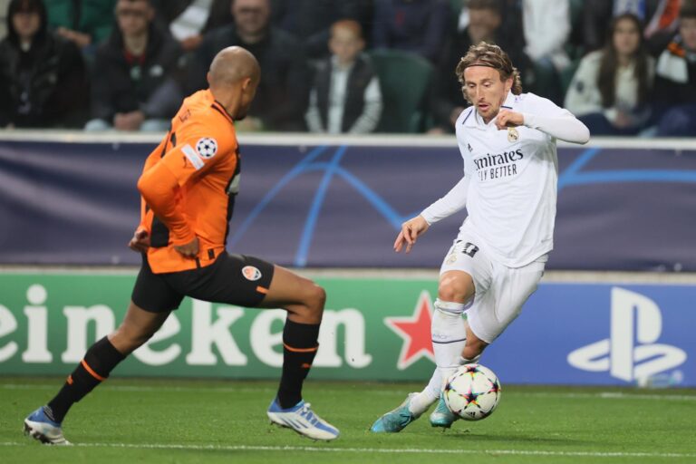 El Real Madrid firma el pase a octavos de final (1-1)