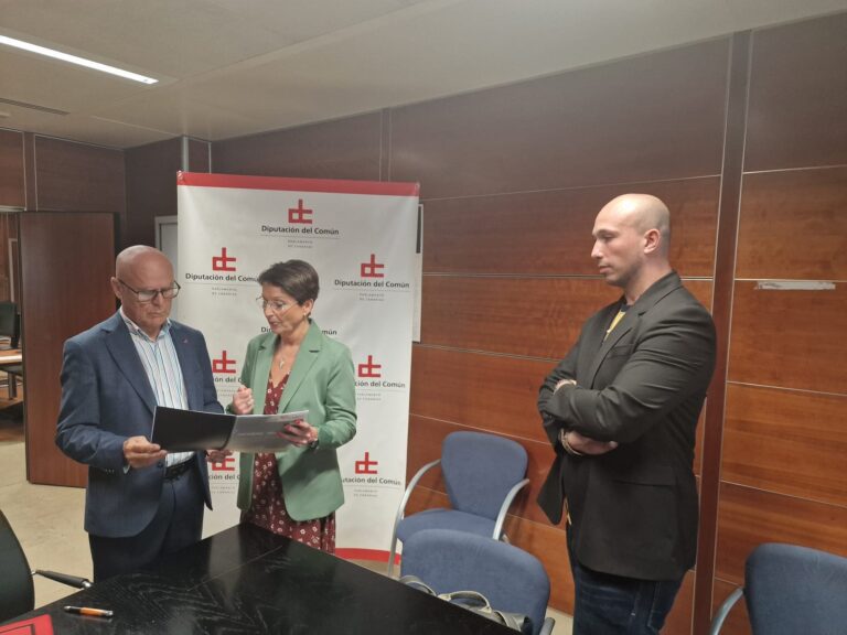 Las familias entregan un informe para mejorar la cifra y datos de la Dependencia en Canarias