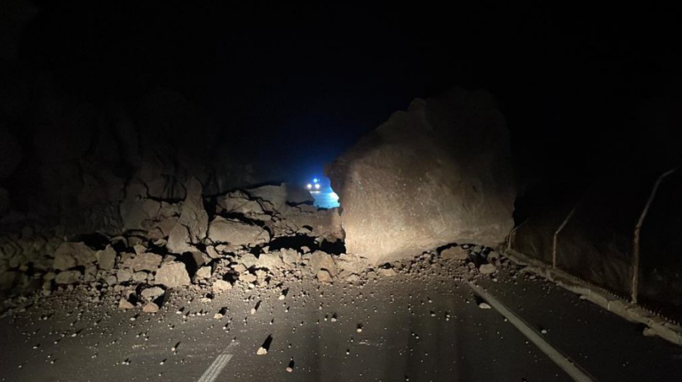 Cierran la carretera de El Convento, en La Guancha, y la de la playa de La Madera en El Hierro