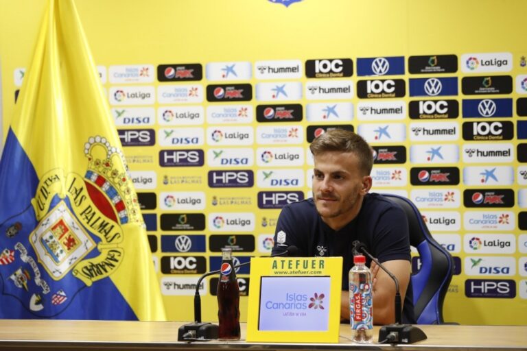 Curbelo espera que la UD Las Palmas sea «un equipo ancho» para ganar al Huesca
