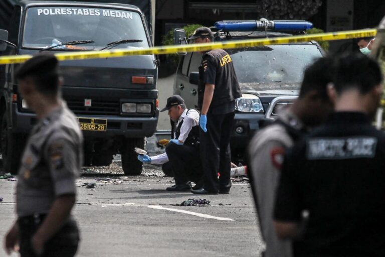125 fallecidos por los disturbios durante un partido de fútbol en Indonesia