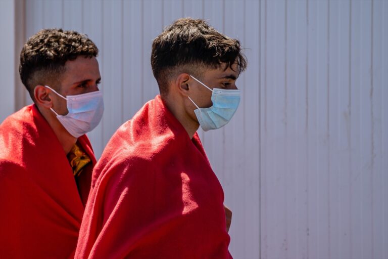 Salvamento Marítimo rescata dos pateras con 91 personas en la ruta canaria