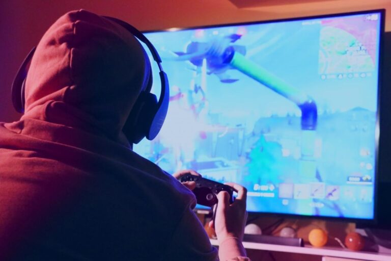 Videojuegos de estudios canarios ‘2 minutos en el espacio’ y ‘Luto’ pasan a la final de los Indie Games Málaga 2022