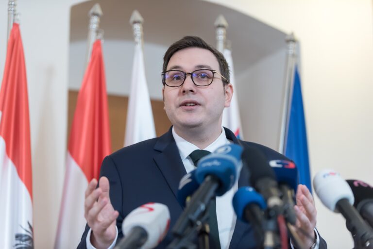 República Checa insta a sus ciudadanos a abandonar Rusia
