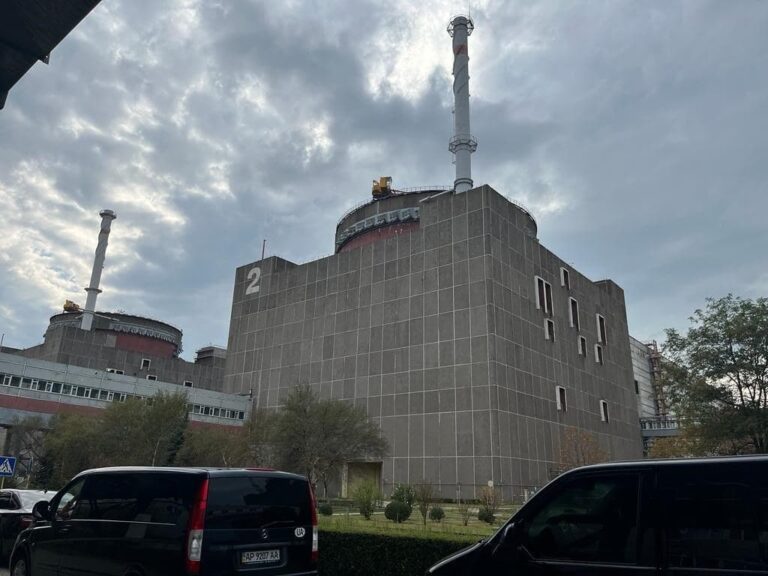 La central nuclear de Zaporiyia vuelve a quedar desconectada de la red eléctrica por los bombardeos