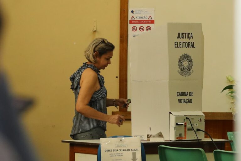 Lula se impone por un estrecho margen en las Presidenciales de Brasil, según resultados parciales