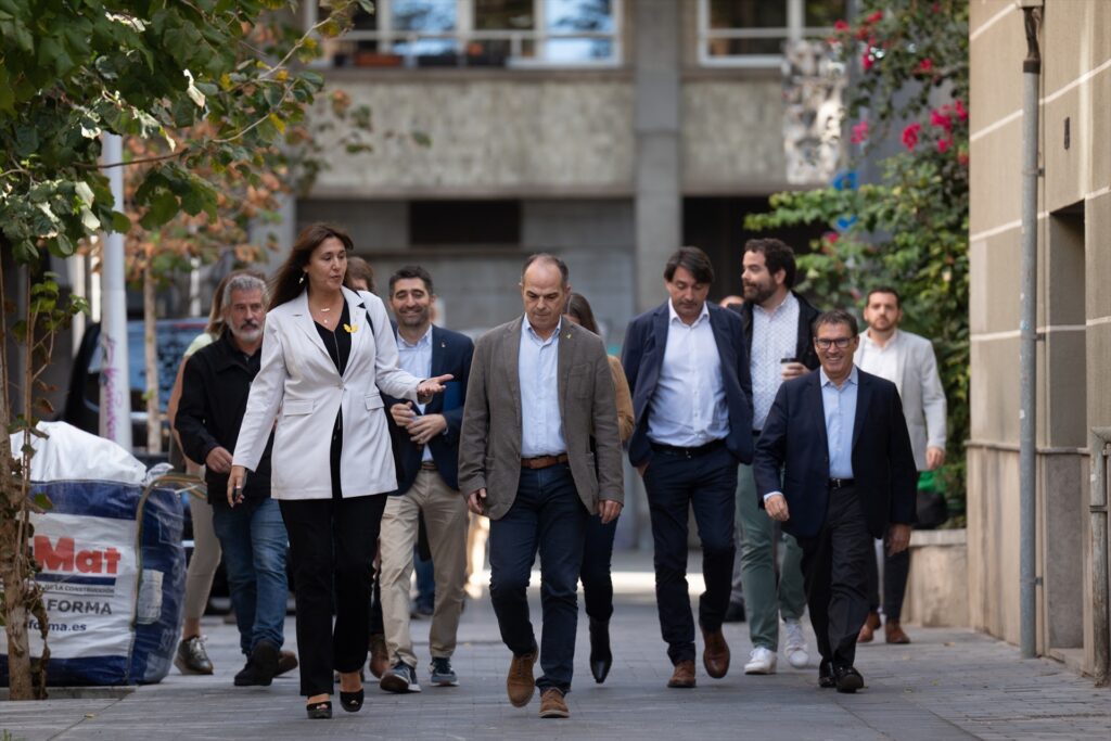 Las bases de JxCat vota a favor de salir del Govern