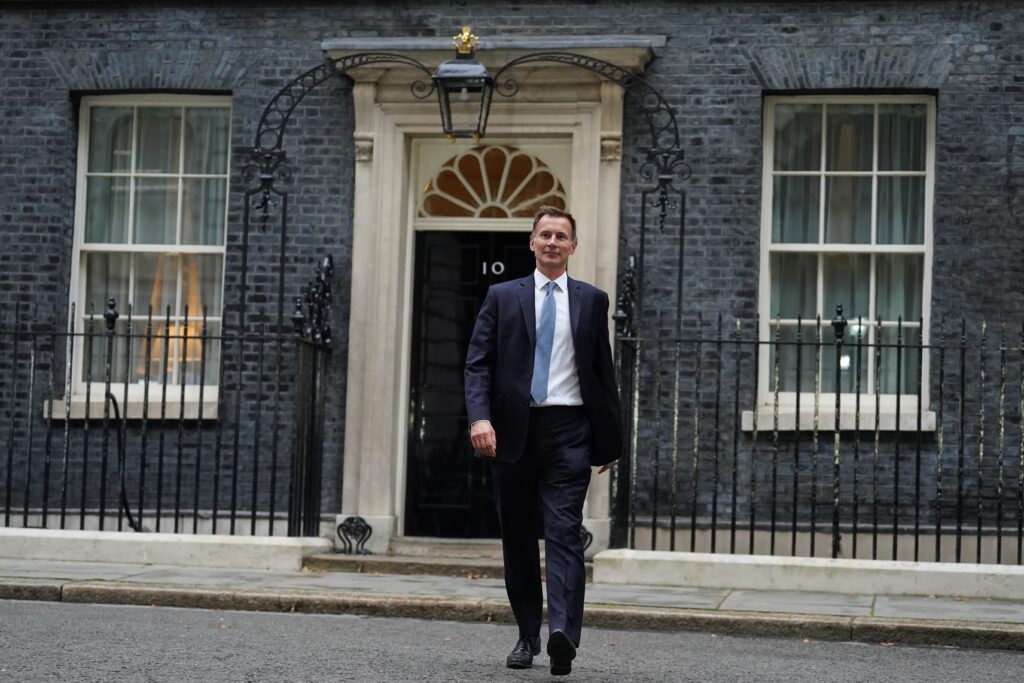 Jeremy Hunt reconoce "errores" en la gestión económica de Truss