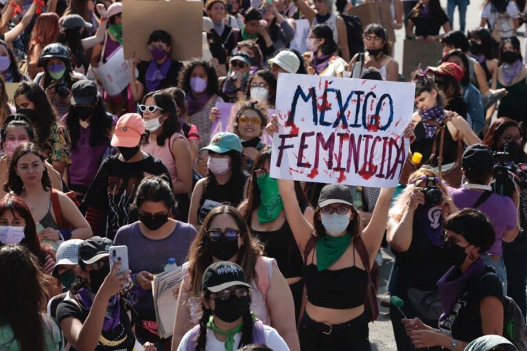 Ocho de cada diez mexicanos desconfían de los partidos políticos