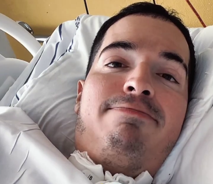 Miguel, un joven tetrapléjico, pide ayuda para adaptar su casa y abandonar el hospital
