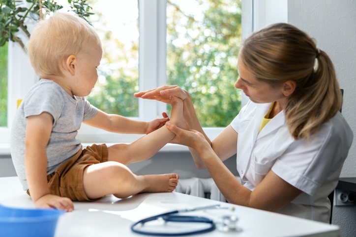 Sanidad forma a 130 sanitarios para la atención a menores con discapacidades en Pediatría
