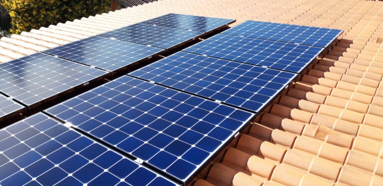 El Gobierno aprueba medidas para impulsar el autoconsumo eléctrico entre colectivos