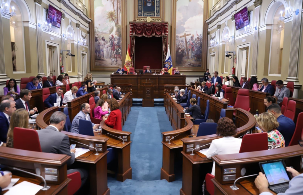 Pleno del Parlamento de Canarias