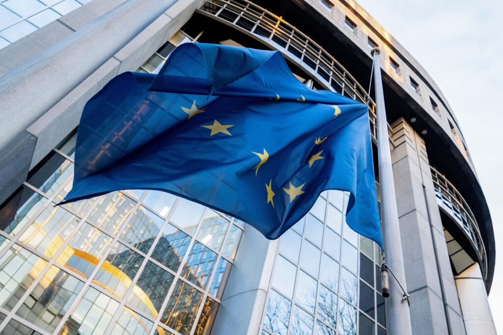 La UE busca salvar diferencias para limitar el precio del gas