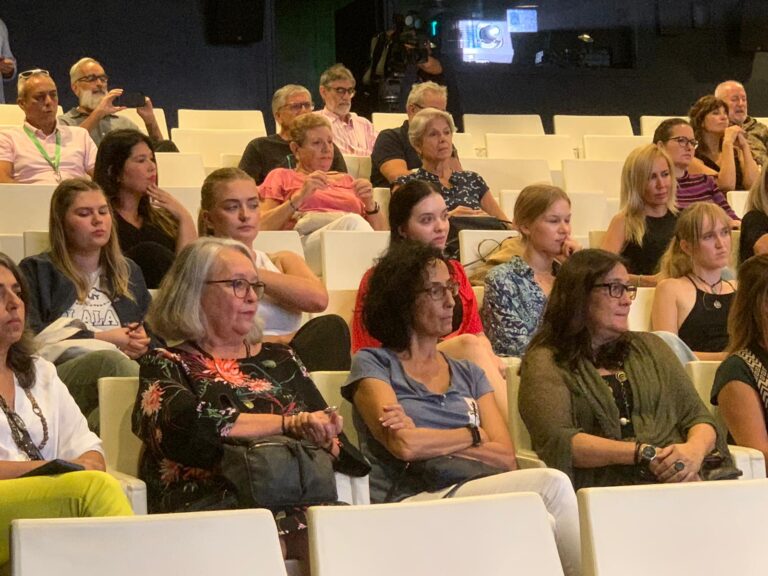 Cumbre Vieja sigue emitiendo fumarolas con depósitos de azufre